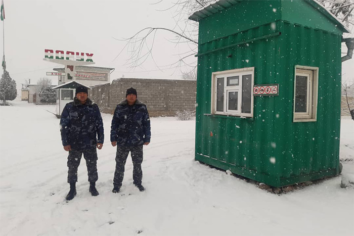 Бишкек и Душанбе говорят о мире и продолжают вооружаться