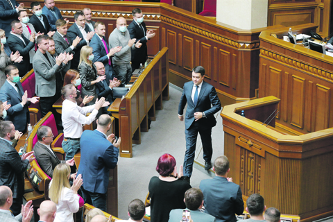 Уволенный председатель Верховной рады нацелился на место Зеленского