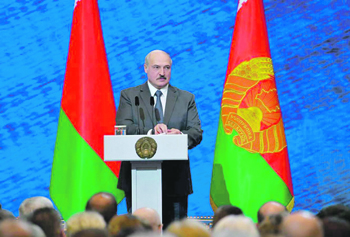 белоруссия, президентская кампания, агитация, лукашенко, оппозиция, репрессии, образование, экономика, транспортный сбор