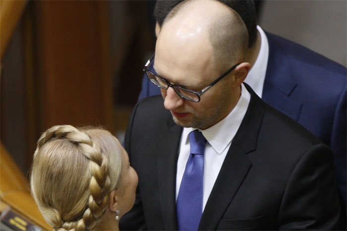 Тимошенко и Яценюк спасли Украину от войны с Россией 