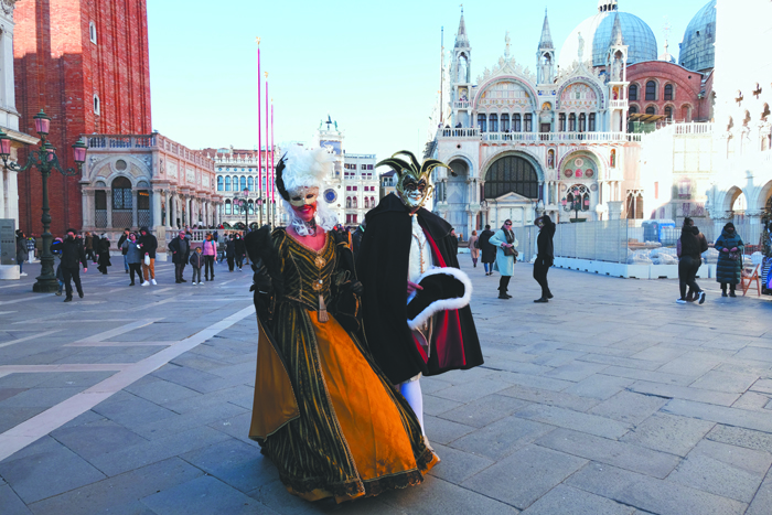 Между небом, землей и преисподней. Знаменитый карнавал накануне 1600-летия Венеции