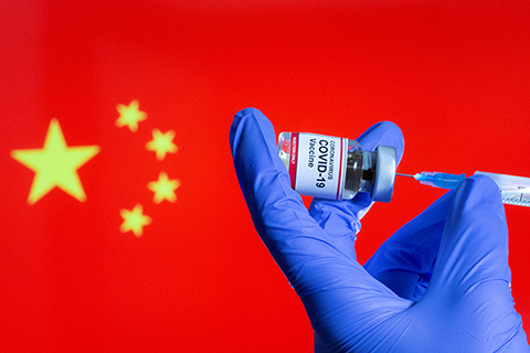 Жаловаться на китайскую вакцину опасно 