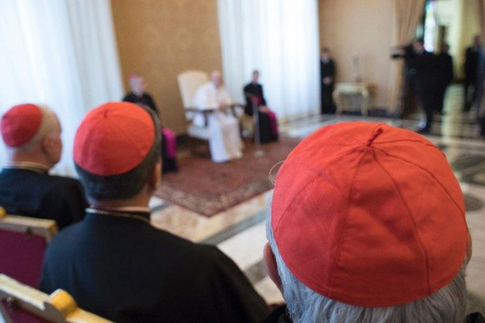 Ватикан провел переговоры со сторонниками Гуайдо