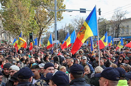 Молдавские легионеры в Украине предупредили участников протестов на родине: "Мы вернемся!"