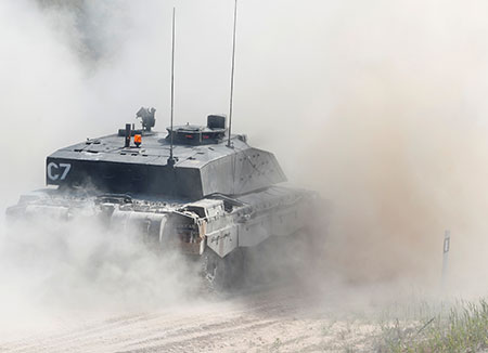 День танкиста в РФ отметили сообщениями об уничтожении в зоне СВО британских танков Challenger