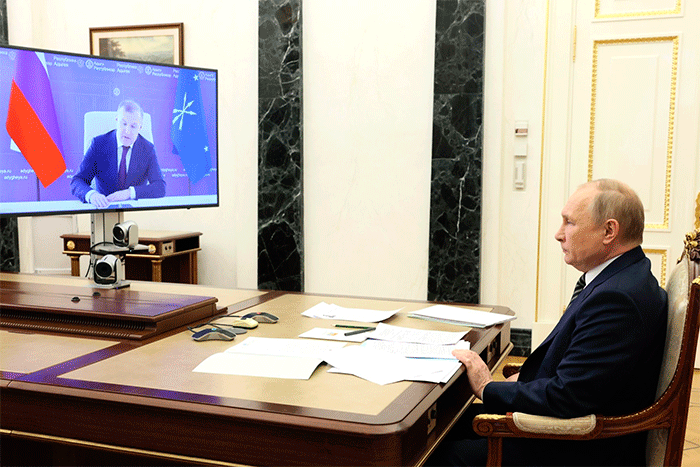 Путин не говорит "выборы", Медведев объявляет иноагентов шпионами... 