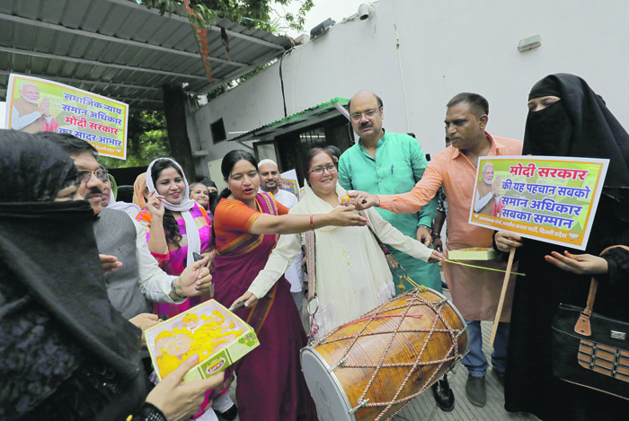 Нью-Дели: Мусульманки благодарны партии индуистов