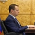 Медведев занялся выборами  в Приморье, КПРФ взяла "Единую Россию" в правительство Хакасии