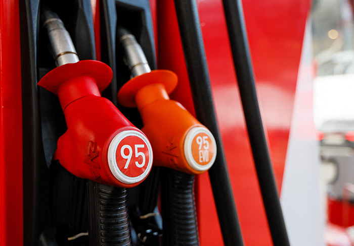 Цены на бензин отражают сокращение производства