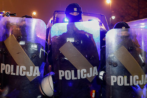 "Новогодний карнавал" под окнами Качиньского может обернуться арестами