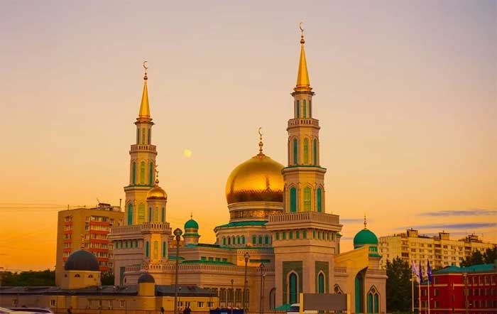 Московские мусульмане впервые совершили пятничный намаз "на удаленке"