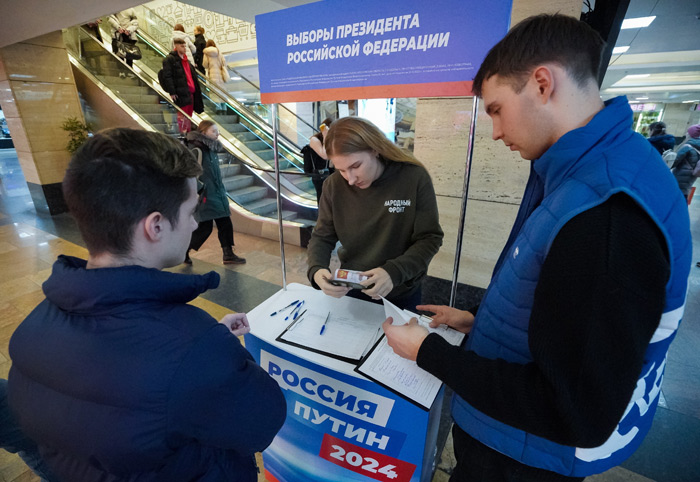 Подписи в поддержку Путина в Москве собирают 50 пунктов