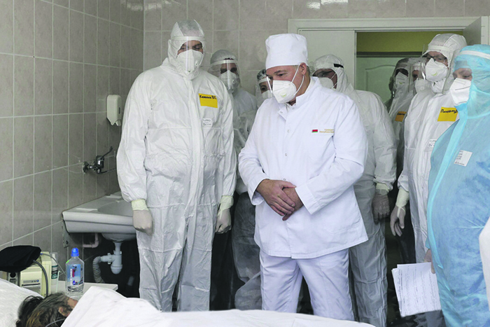Лукашенко коронавирус не страшен