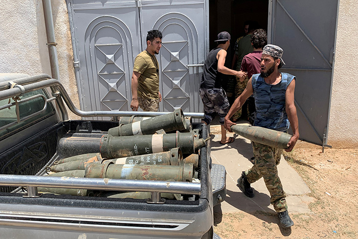 В Триполи разгорелась битва за стратегические казармы 