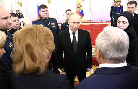 Герои выдвинули Путина на выборы президента...