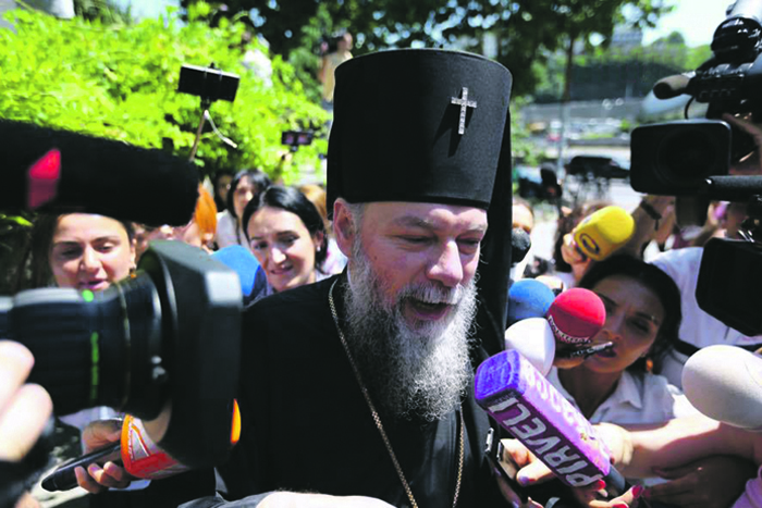 Церковь исторгает сторонников Саакашвили