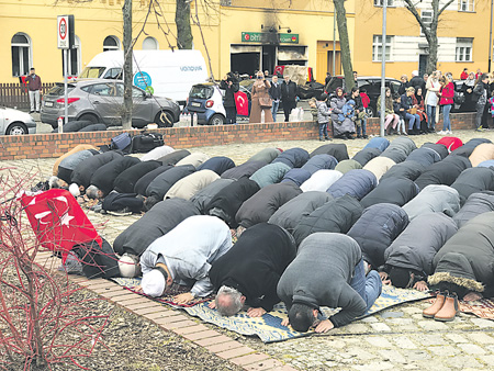 Германию захлестнула волна атак на мечети