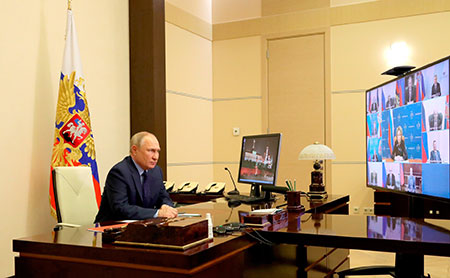 Путин обсудил мирные переговоры с Украиной на Совбезе России...