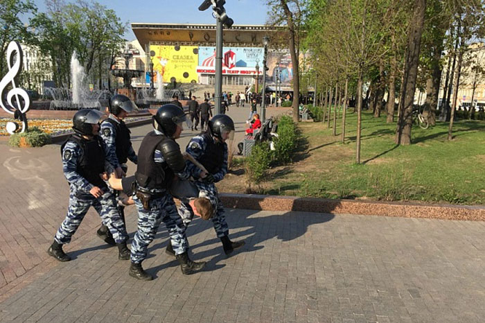 Акцию Навального разогнали казаки и полиция