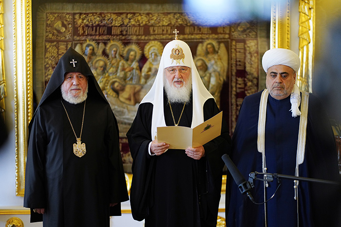 Патриарх Кирилл вновь пытается вернуть себе роль миротворца в Нагорном Карабахе