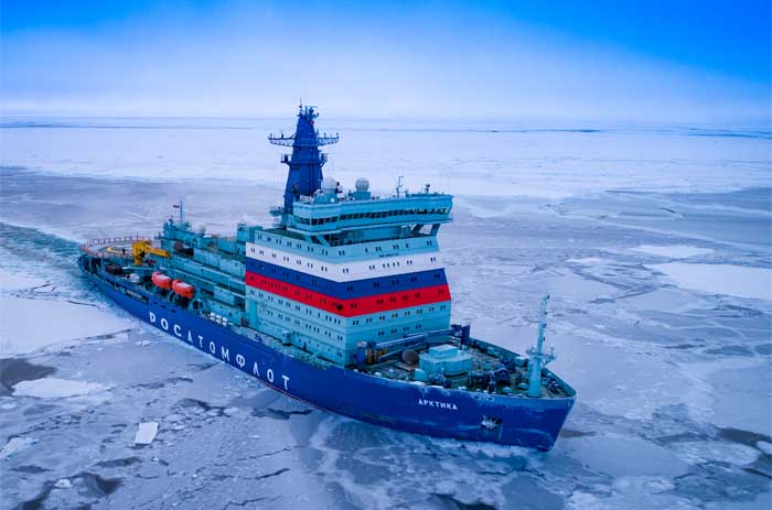 Ледокол «Арктика» повел караван по Северному морскому пути 