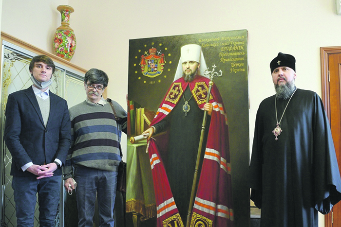 Киев. Лидер ПЦУ сравнялся с Московским патриархом величиной портрета