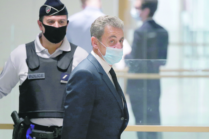 Саркози пока избежал реального тюремного заключения