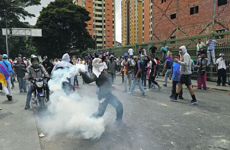 венесуэда, протестные акции, рф, оружейные контракты, оппозиция