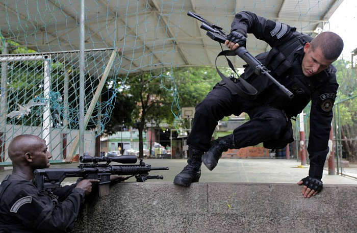 Бразилия, полиция, трущобы