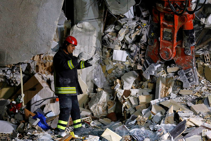италия, землетрясение, спасатели