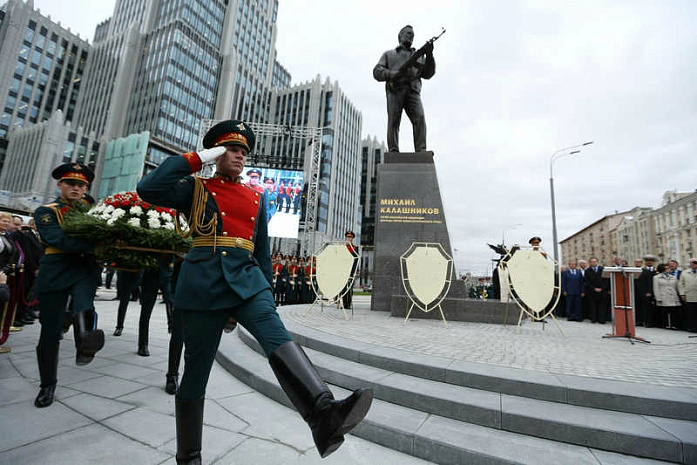 россия, день оружейника, москва, памятник, калашников