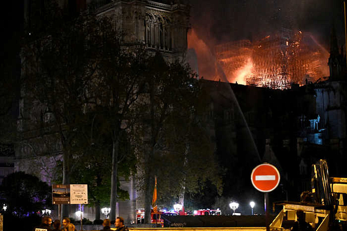 пожар, собор парижской богоматери