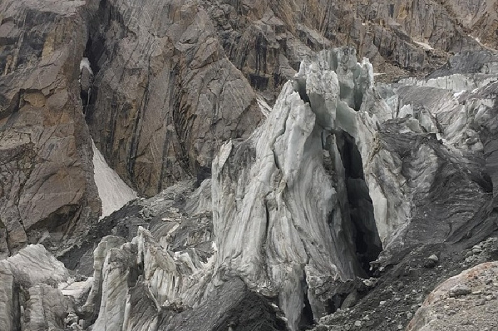 Продолжается экспедиция команды российских альпинистов в долине Хан