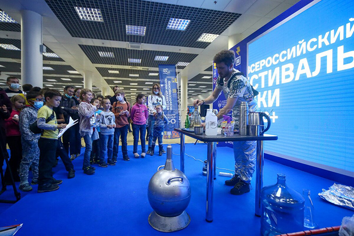 3. Просветительская деятельность поставлена в жесткие нормативные рамки