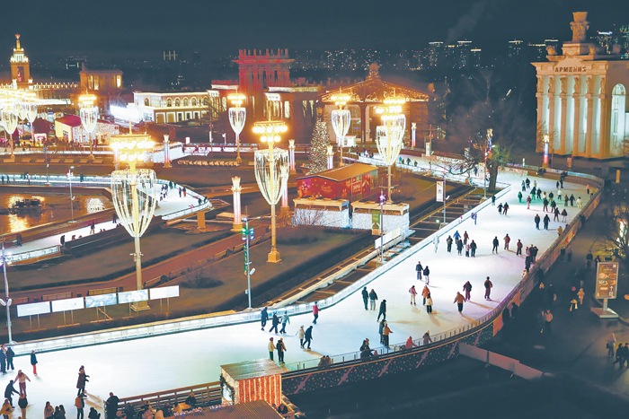 Гигантский каток на ВДНХ открыли звезды-фигуристы