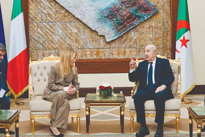 В поисках источников газа для экономики Мелони посетила Алжир