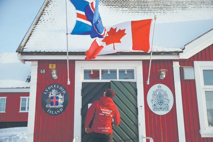 Датчане хотят урезонить президента США при помощи Канады и Франции