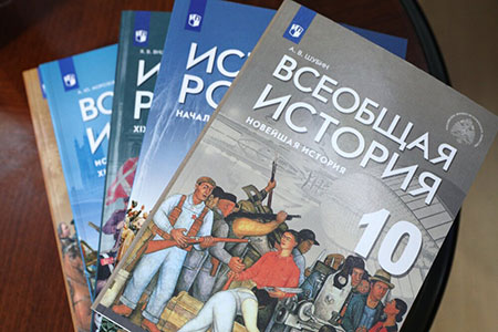 Путин вводит монополию власти на историю