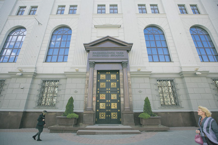 Минск опять хочет взять взаймы