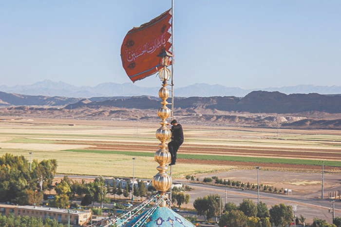 Чем грозит багряный стяг над иранской мечетью