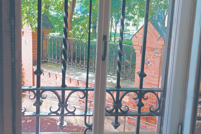 Чтобы проще лезть на стену