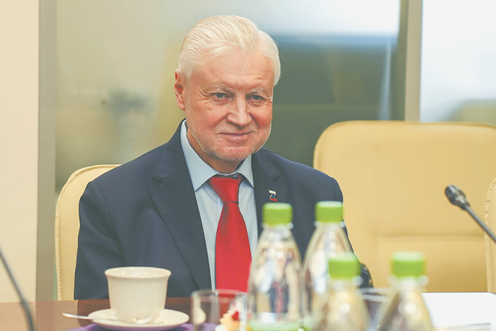Партия Миронова продолжает преследовать КПРФ