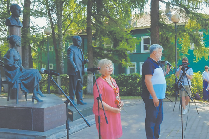 Льняной сноп с земли трех русских гениев