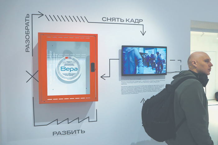  Выставка  "За кадром: Есть что посмотреть"