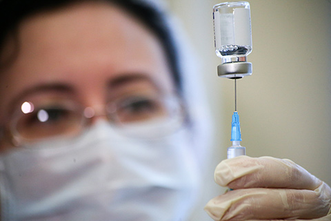 Врачи призывают москвичей на вакцинацию и ревакцинацию