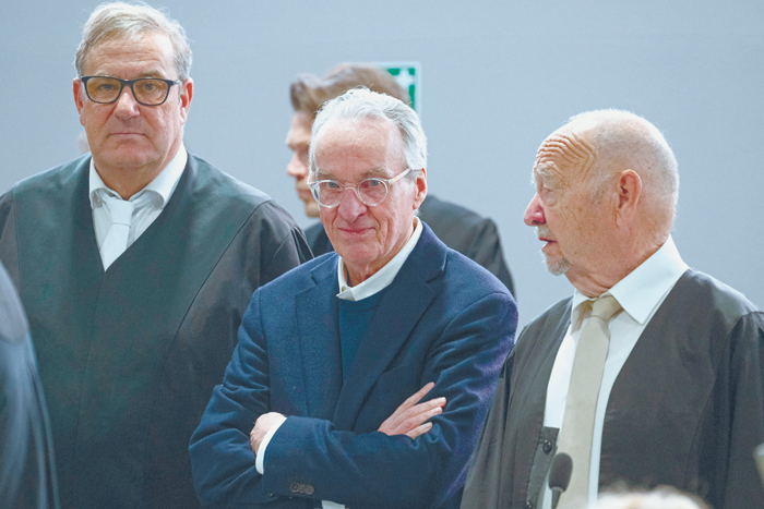 Либеральным политикам Германии грозят смертью