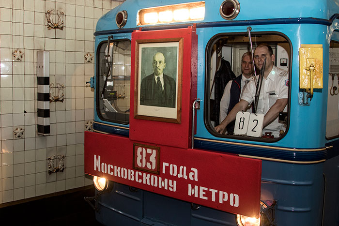 В День рождения столичного метро по Кольцевой пустили все действующие модели поездов (+ФОТО)