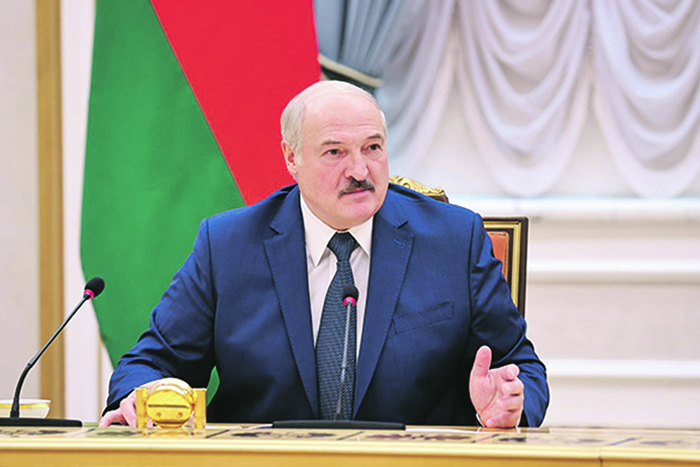 Лукашенко пытается подправить себе имидж