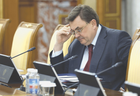Украинских переселенцев отправляют за апостилем через линию фронта