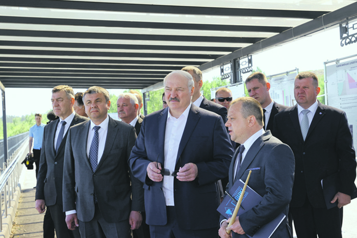 Лукашенко мстит соседям